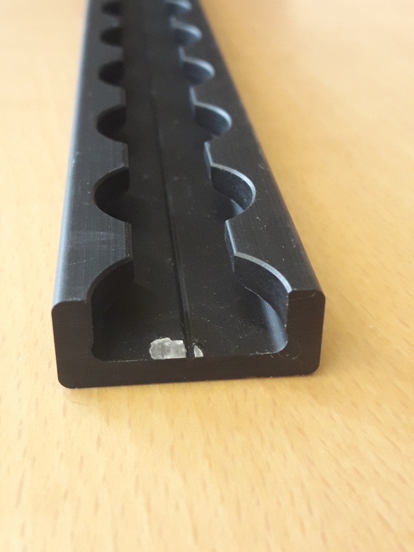 Zurrschiene / Airlineschiene 1250 mm vierkant schmal, schwarz