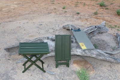 Eezi-Awn K9 3-in-1 Hocker / Tisch / Tritt grün