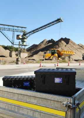 Alu - Box 37 Liter AluTec Extreme 37 black Riffelblech